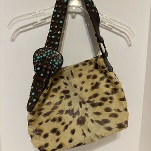 Stylish Leopard Print Shoulder Bag with Turquoise Details